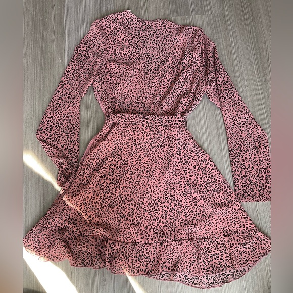 NWOT Misguided Animal Print salmon/Pink Wrap dress, Small. - Picture 4 of 8